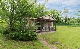Camping Le Mont Libre - Cottage & Espace Nature - Gannat